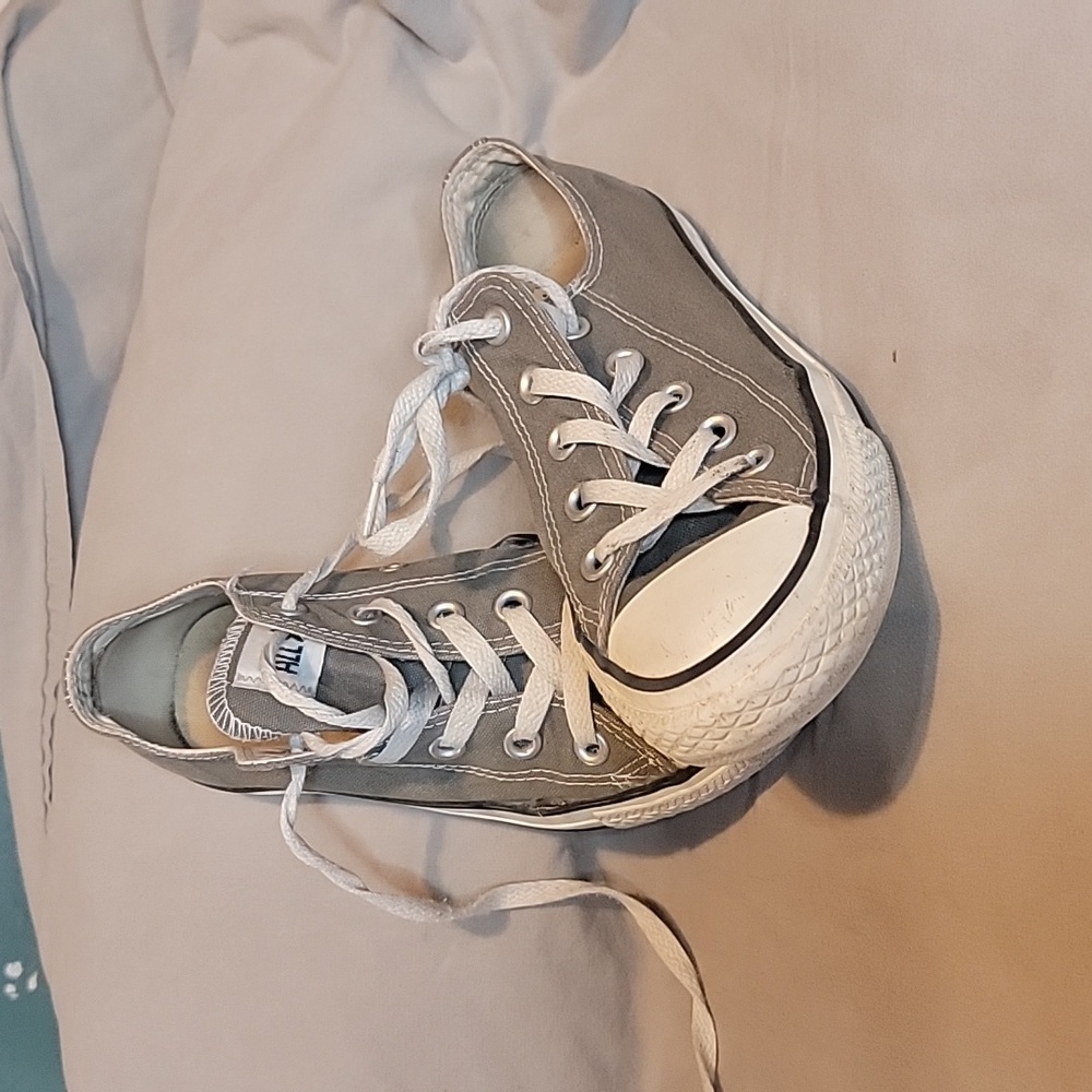 low cut tennis shoes